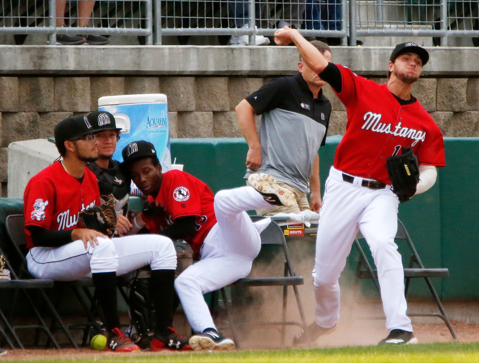 Mustangs vs. Voyagers